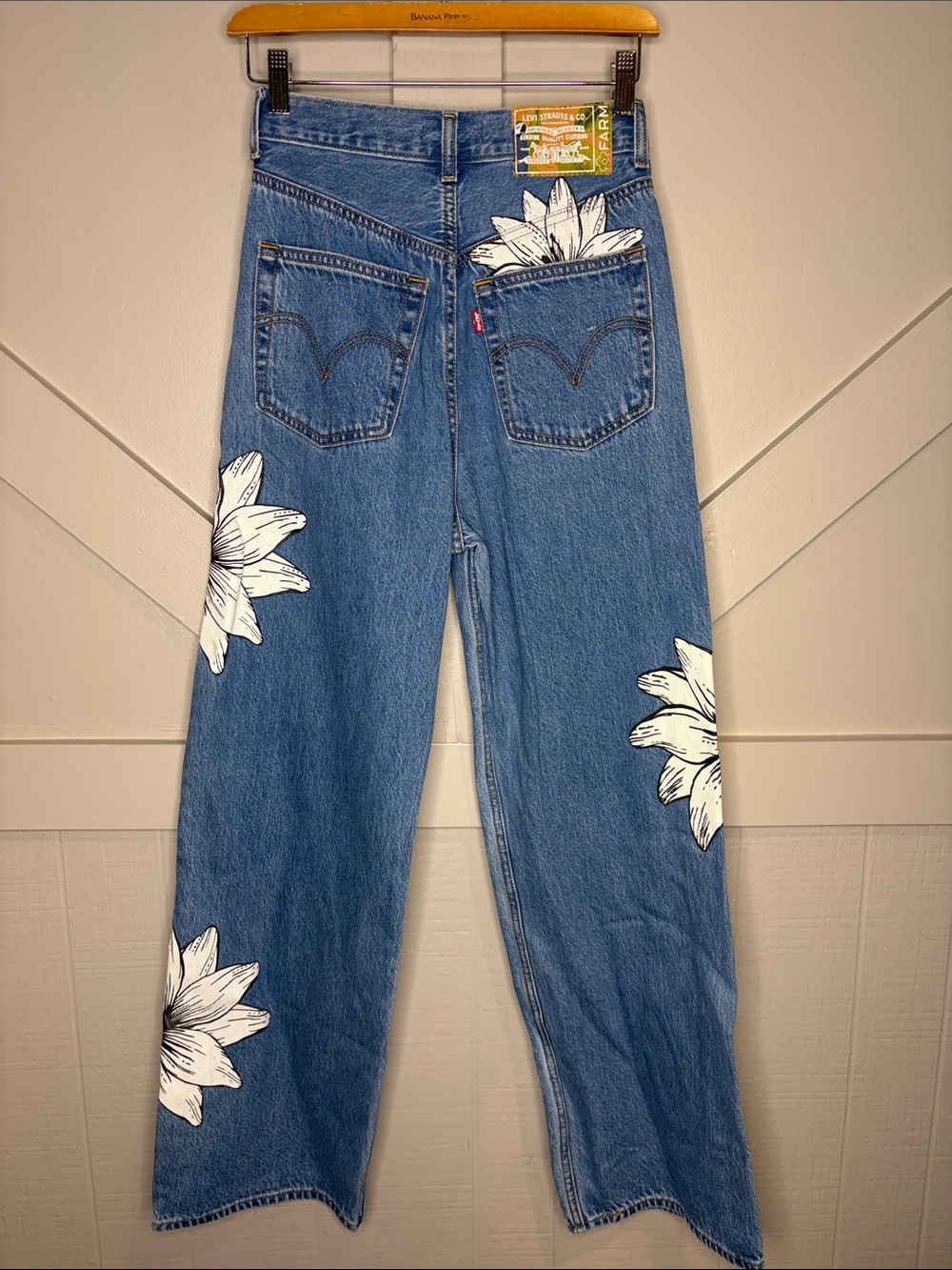 Levi’s x Farm Rio High Loose Floral Lilies Wide Leg Jeans Size 26 90s Boho Colab - Picture 3 of 12